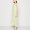 Selected Femme SLFTERESA ANKLE STRAP DRESS - Maxikleid - Sharp Green -Sommerkleidung Für Damen 012eb6e816864ff88333a209d8f3a100