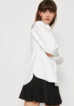 NEVER FULLY DRESSED HEART BACK SHIRT - Hemdbluse - White -Sommerkleidung Für Damen 01a40f2c6eed4221b1ebdd3169f5c210