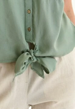 BEZ RĘKAWÓW - Hemdbluse - Zielony 12 BEZ RĘKAWÓW - Hemdbluse - Zielony -Sommerkleidung Für Damen 07b69c9d8d3a49e68381b99f233e409c