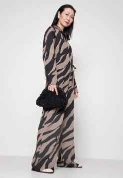Gestuz BOTHILDE - Jumpsuit - Maxi Zebra Black/walnut 12 Gestuz BOTHILDE - Jumpsuit - Maxi Zebra Black/walnut -Sommerkleidung Für Damen 0fb58e8ac13e40f49bd92ccbcefbdbd6