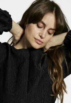 GIA O-NECK - Freizeitkleid - Black 11 GIA O-NECK - Freizeitkleid - Black -Sommerkleidung Für Damen 212b89bb8149443ebf2737be49e4e6ee