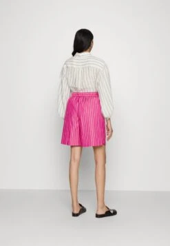 Max Mara Leisure VEZZO - Shorts - Fuxia 10 Max Mara Leisure VEZZO - Shorts - Fuxia -Sommerkleidung Für Damen 462056d0d7da4130b2e8163abc79da97