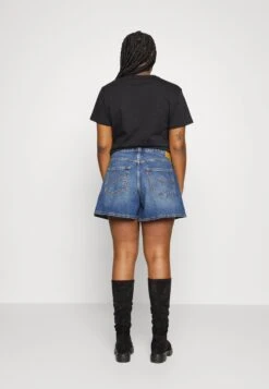 MOM - Jeans Shorts - Blue Denim -Sommerkleidung Für Damen 5177be8ac66348e799e49caa3cd705a8