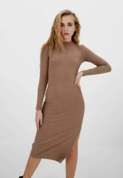 Stradivarius WEICHES - Strickkleid - Brown