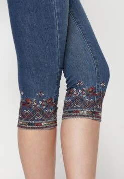 Koroshi PIRATE - Jeans Shorts - Azul Osc Dark Blue -Sommerkleidung Für Damen 53cc9b9a2e6942689a8308eb8cd93f60