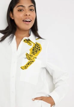 MIT LEOPARD-MOTIV - Hemdbluse - White Gemustert. 10 MIT LEOPARD-MOTIV - Hemdbluse - White Gemustert. -Sommerkleidung Für Damen 5d66e13824a24a7bbe9d477a1bfb89a8