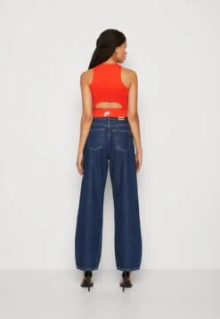 Nike Sportswear TANK - Top - Picante Red 10 Nike Sportswear TANK - Top - Picante Red -Sommerkleidung Für Damen 5e70050fe7d04f6d9d56a4068d8b8e5f