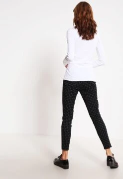 PETIT BATEAU Langarmshirt - Ecume 10 PETIT BATEAU Langarmshirt - Ecume -Sommerkleidung Für Damen 64b776236a634146aba6d99c8a17aa82