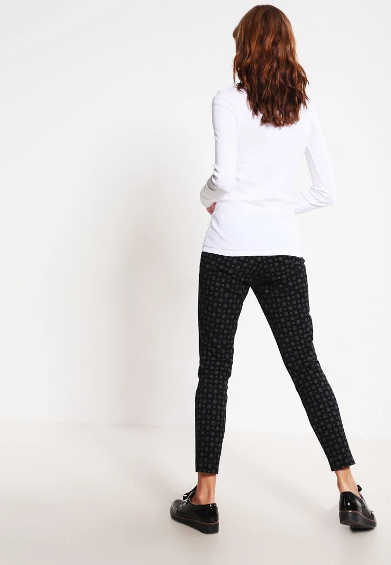 PETIT BATEAU Langarmshirt - Ecume 5 PETIT BATEAU Langarmshirt - Ecume – Bild 3