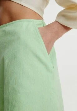 EDITED Shorts - Grün -Sommerkleidung Für Damen 6670c7198d5f46b08c25c66171f3722e