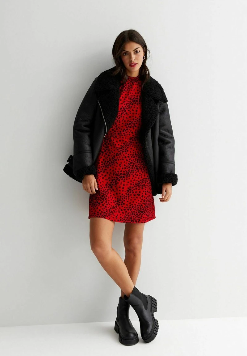 New Look ABSTRACT PRINT CRINKLE - Jerseykleid - Red Pattern 4 New Look ABSTRACT PRINT CRINKLE - Jerseykleid - Red Pattern – Bild 2