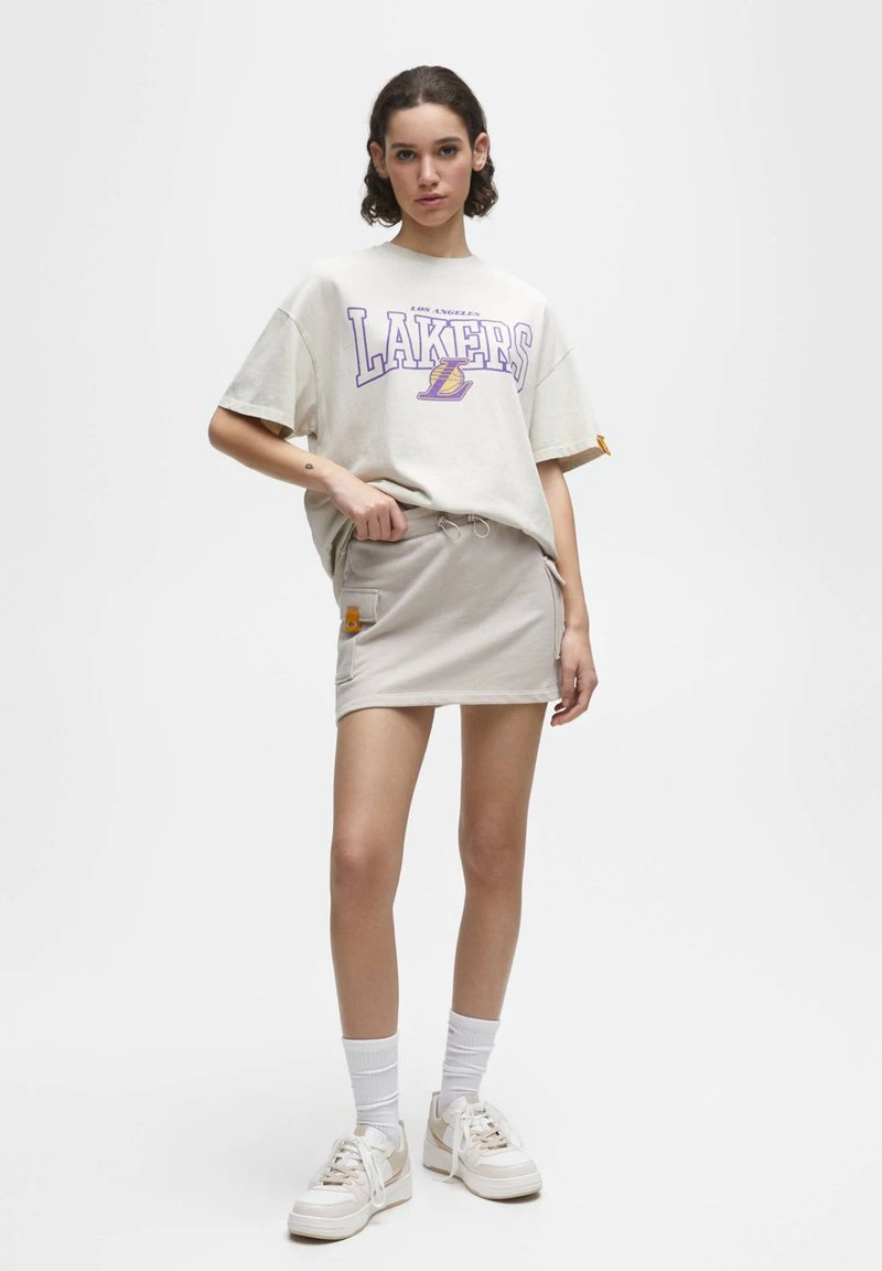 PULL & BEAR NBA LAKERS - A-Linien-Rock - Beige 4 PULL & BEAR NBA LAKERS - A-Linien-Rock - Beige – Bild 2