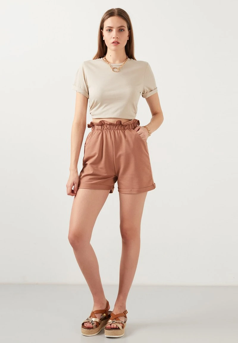 LELA SLIM FIT - Shorts - Biscuit Color 4 LELA SLIM FIT - Shorts - Biscuit Color – Bild 2
