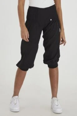 CAPRI WITH CUFF - Shorts - Black -Sommerkleidung Für Damen 7e1f3efb37eb465f8469c6ea53681839