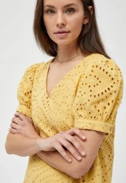 Minus VILMA - Freizeitkleid - Cornbutter -Sommerkleidung Für Damen 8612662d102644798891a8636885c6f4