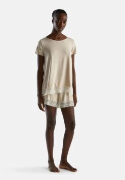 United Colors Of Benetton IN SUSTAINABLE ROUND NECK AND HIGH ON BOTT - T-Shirt Print - Beige -Sommerkleidung Für Damen 8ab49f29e42a454bb5429bab002a40e9