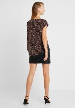 ONLY VIC AOP NOOS - Bluse - Night Sky 10 ONLY VIC AOP NOOS - Bluse - Night Sky -Sommerkleidung Für Damen 8ed485b6c4cc42c2aa02f01aa7a3cded