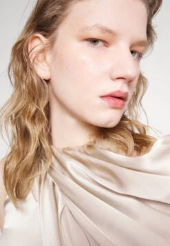 Tiger Of Sweden Bluse - Light Ivory -Sommerkleidung Für Damen 9f828cd0097d429a9d0f771113022b15