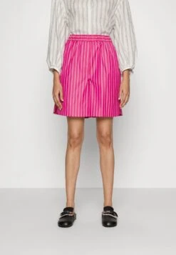 Max Mara Leisure VEZZO - Shorts - Fuxia