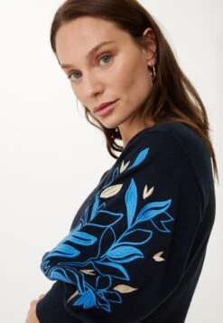 MEXX WITH EMBROIDERED SLEEVES - Strickkleid - Navy 10 MEXX WITH EMBROIDERED SLEEVES - Strickkleid - Navy -Sommerkleidung Für Damen b74fb1e376b94609b886b472081d29ca