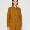 Marc O'Polo OVERALL SHORT LEG LONG SLEEVE DRAWSTRING BUTTON PLACKET - Jumpsuit - Wood Brown 2 Marc O'Polo OVERALL SHORT LEG LONG SLEEVE DRAWSTRING BUTTON PLACKET - Jumpsuit - Wood Brown -Sommerkleidung Für Damen bc294806e06649bea6215f6823012547