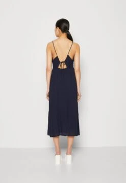 YASMICHELLA STRAP DRESS - Freizeitkleid - Dark Blue 10 YASMICHELLA STRAP DRESS - Freizeitkleid - Dark Blue -Sommerkleidung Für Damen bcc59475d82042f1b2317afcd1ffdcef