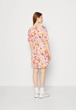 ONLY ONLSTAR LIFE DRESS - Freizeitkleid - Camellia Rose Star 10 ONLY ONLSTAR LIFE DRESS - Freizeitkleid - Camellia Rose Star -Sommerkleidung Für Damen c92a0e07421149b49276cb38a13cf1c2