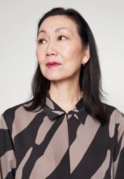 Gestuz BOTHILDE - Jumpsuit - Maxi Zebra Black/walnut 11 Gestuz BOTHILDE - Jumpsuit - Maxi Zebra Black/walnut -Sommerkleidung Für Damen cb1351858d3c443293d43ed61cc5ac77