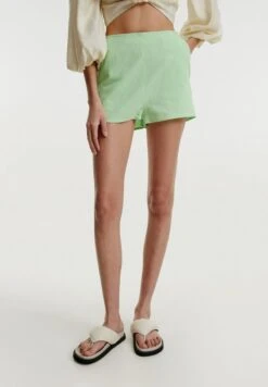 EDITED Shorts - Grün -Sommerkleidung Für Damen d3333b8ba58744a3802a216c7a02e1c9 1
