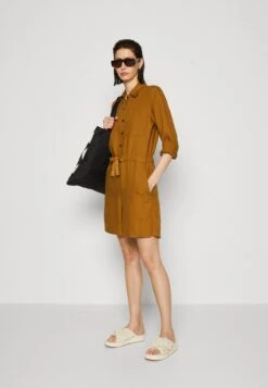 Marc O'Polo OVERALL SHORT LEG LONG SLEEVE DRAWSTRING BUTTON PLACKET - Jumpsuit - Wood Brown 9 Marc O'Polo OVERALL SHORT LEG LONG SLEEVE DRAWSTRING BUTTON PLACKET - Jumpsuit - Wood Brown -Sommerkleidung Für Damen e1d049533b2348acae4be253cf2abd94