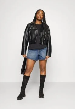 MOM - Jeans Shorts - Blue Denim -Sommerkleidung Für Damen ec788788643743aabfc96f965c74fb2e