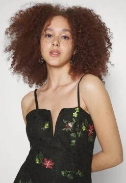 Wal G SIMRAN MIDI FLORAL DRESS - Cocktailkleid/festliches Kleid - Black 11 Wal G SIMRAN MIDI FLORAL DRESS - Cocktailkleid/festliches Kleid - Black -Sommerkleidung Für Damen f8faeffcdd4e472392c066aef513689a